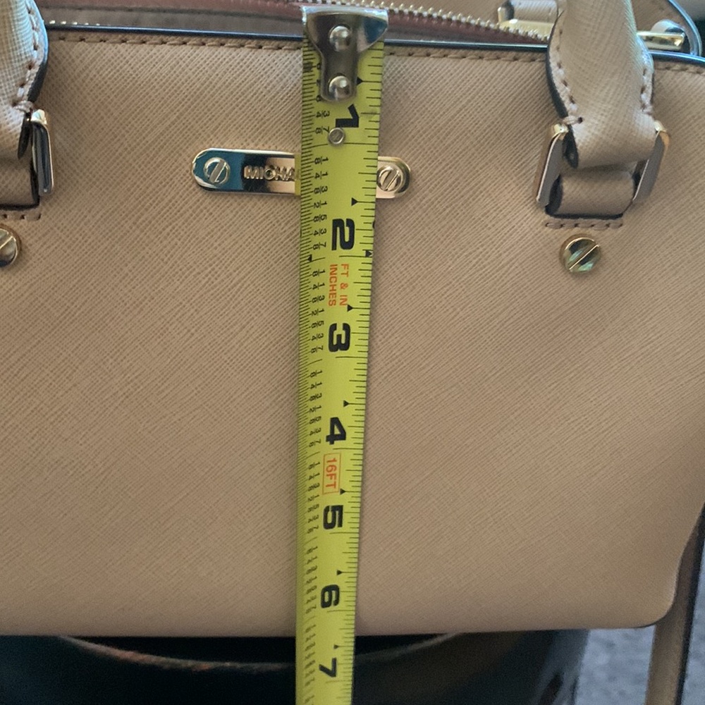 Michael Kors small bag/crossbody. - Picture 11 of 12